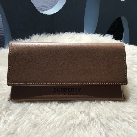 Burberry London Brown Leather Clutch Case Magnetic Closure - Picture 1 of 9